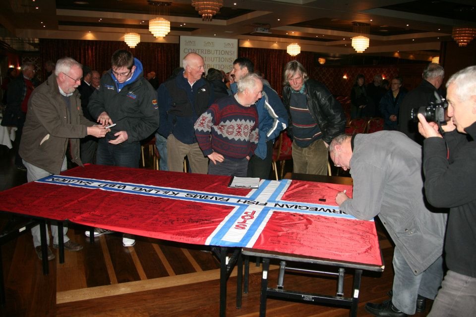 Photo #4 flag signed at Bantry Photo #4 flag signed at Bantry