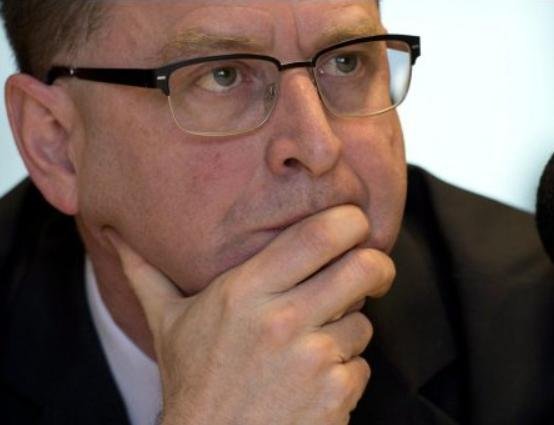 Adrian Dix hand over mouth Adrian Dix hand over mouth