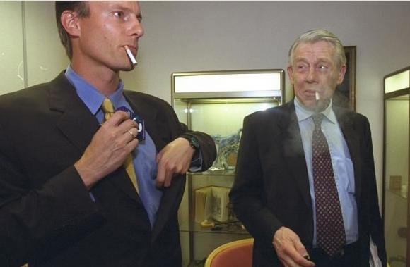 Johan Andresen smoking