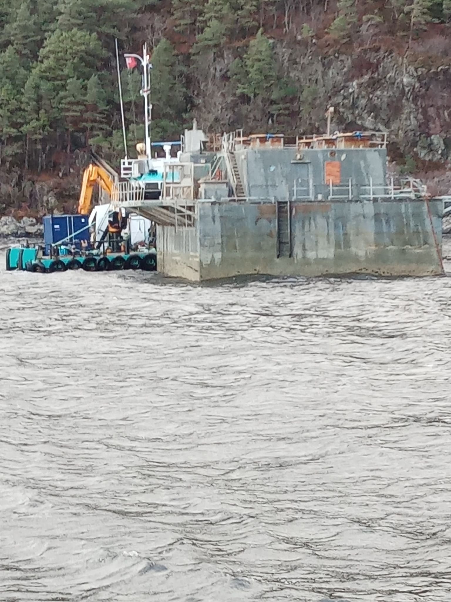 Photo 20 December 2022 Loch Reraig barge dumped in bay #1 Photo 20 December 2022 Loch Reraig barge dumped in bay #1